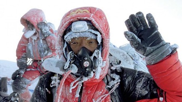 O femeie din Nepal a urcat pentru a șaptea oară pe Everest