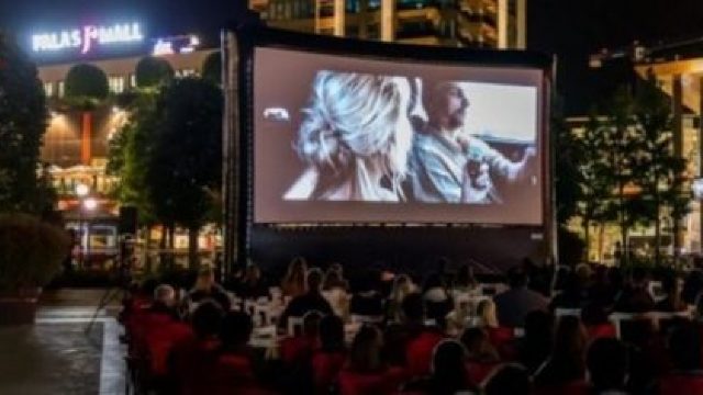IAȘI: Concert și proiecții de filme în aer liber la Palas Mall