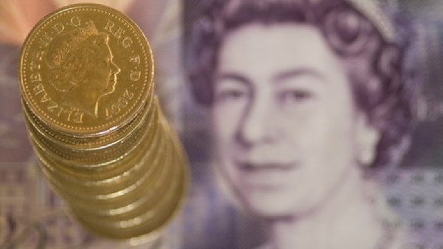 BREXIT: Lira sterlină și bursele, în declin puternic