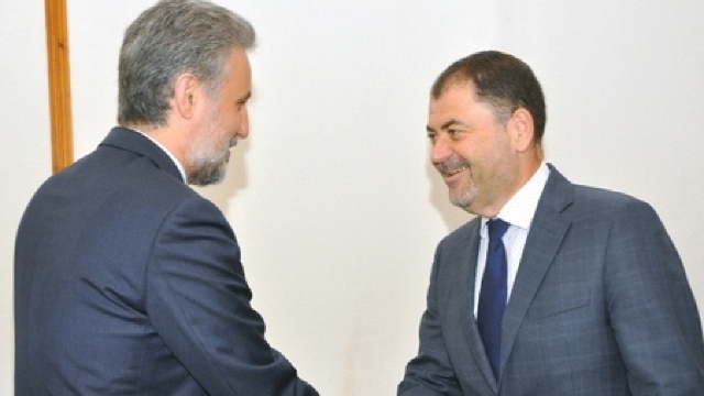Ministrul Apărării a avut o întrevedere cu Marius Lazurca