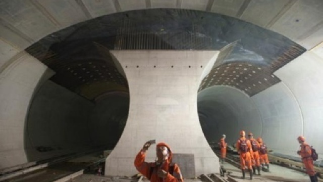 Se dă în folosință cel mai lung tunel feroviar din lume