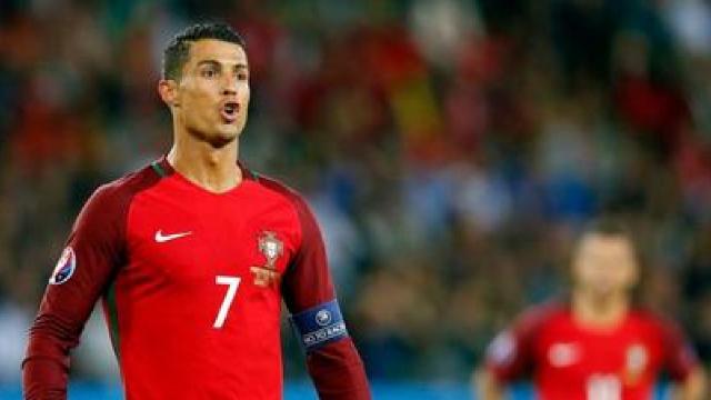 Cristiano Ronaldo a aruncat în apă microfonul unui ziarist (VIDEO)
