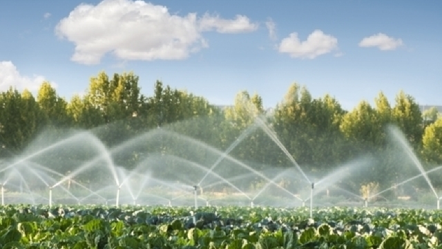 Irigarea terenurilor, mai accesibilă pentru agricultori