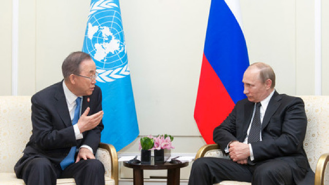 Vladimir Putin  l-a decorat pe Ban Ki-moon cu Ordinul Prieteniei