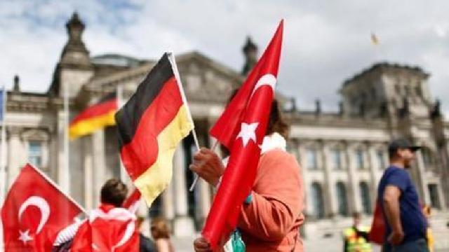 Turcia își recheamă ambasadorul din Germania