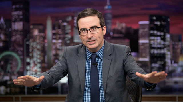 Prezentatorul John Oliver a răscumpărat și a șters datoriile de 15 milioane de dolari 