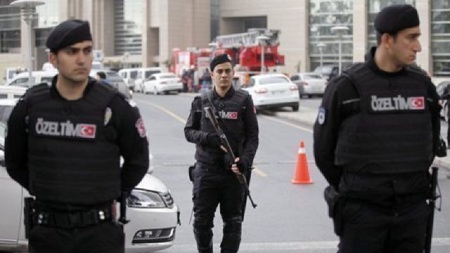 Poliția turcă a ucis un presupus militant al SI, suspectat că pregătea un atac sinucigaș cu bombă la Ankara