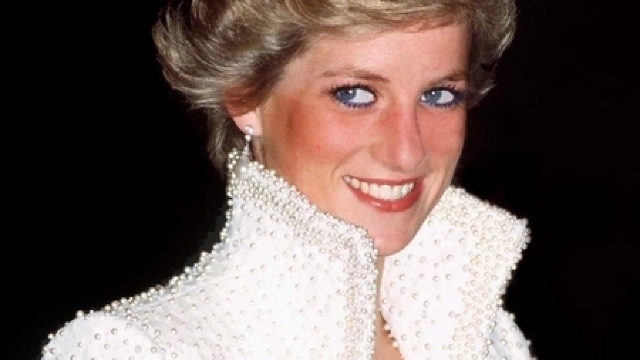 Cele mai reprezentative rochii ale prințesei Diana se reîntorc la Palatul Kensington, la 20 de ani de la moartea acesteia