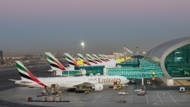 Operațiunile de pe aeroportul din Dubai au fost SUSPENDATE