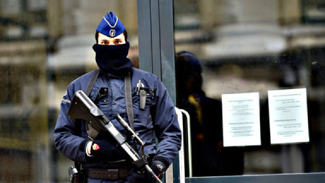 Polițiștii belgieni au împușcat un bărbat care i-a atacat cu un cuțit