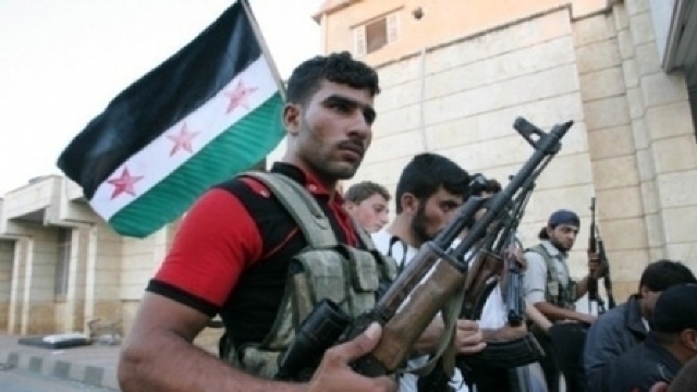 Siria | Combatanți rebeli își predau armele grele forțelor regimului