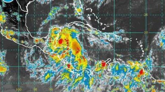 Furtuna Earl se transformă în uragan și amenință America Centrală 