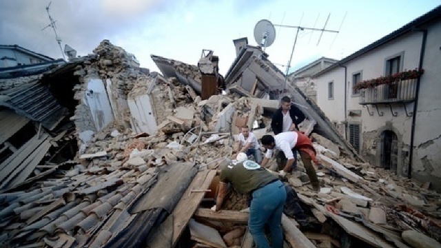 Cutremur puternic în Italia: Cel puțin 73 morți  (FOTO/VIDEO)