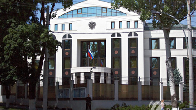 Ambasada Federației Ruse în R. Moldova solicită cetățenilor ruși aflați pe teritoriul republicii să contacteze misiunea diplomatică în cazul în care sunt discriminați. Reacția MAEIE