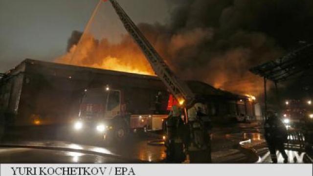 Opt pompieri și-au pierdut viața într-un incendiu la Moscova 