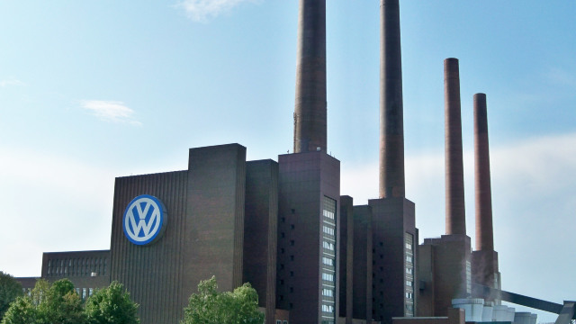 Volkswagen anunță disponibilizări masive, dar susține producția de mașini electrice