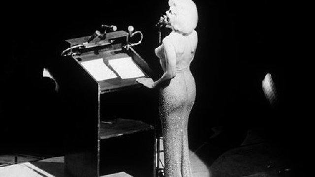 O legendară rochie a actriței Marilyn Monroe va fi scoasă la licitație