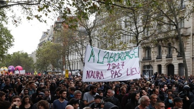 Manifestații violente în Franța: 12 persoane arestate