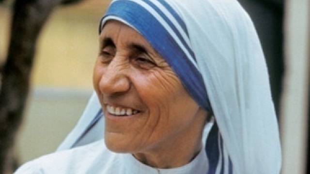 Moment istoric la Vatican: Maica Tereza a fost declarată sfântă de către Papa Francisc