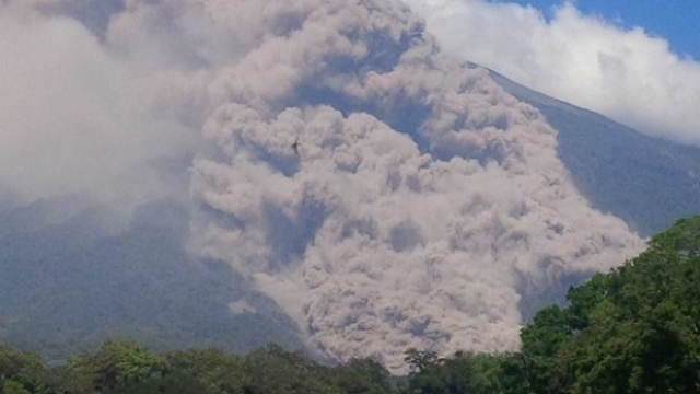 VIDEO | Erupție puternică a Vulcanului de Foc din Guatemala