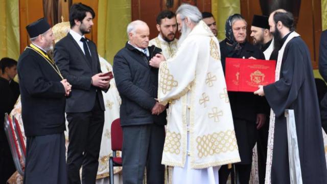 Înaltpreasfințitul Teofan a oferit Crucea Moldavă unei familii din Republica Moldova