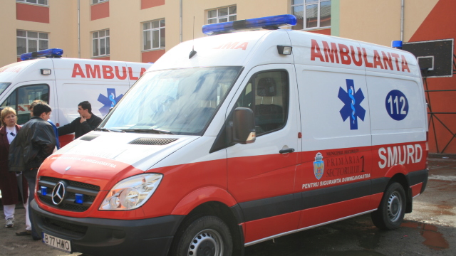 O nouă donație românească - o ambulanță de terapie intensivă. Un echipaj SMURD va activa în Chișinău