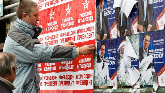Alegeri în R.Moldova - Analiști: Socialistul Dodon conduce în sondaje pentru că tabăra proeuropeană e scindată și compromisă 
