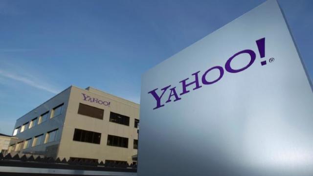 Reuters acuză Yahoo că scanează toate e-mailurile cliențlor săi