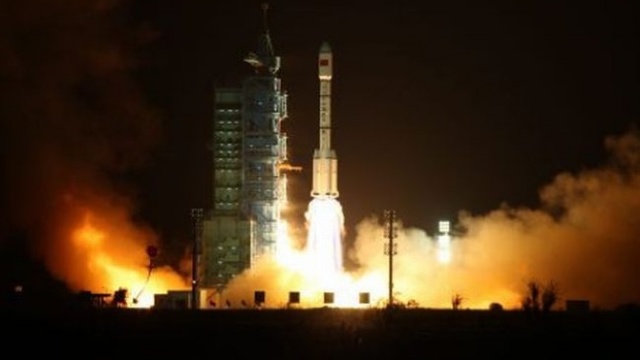 China lansează luni o misiune spațială cu doi astronauți 