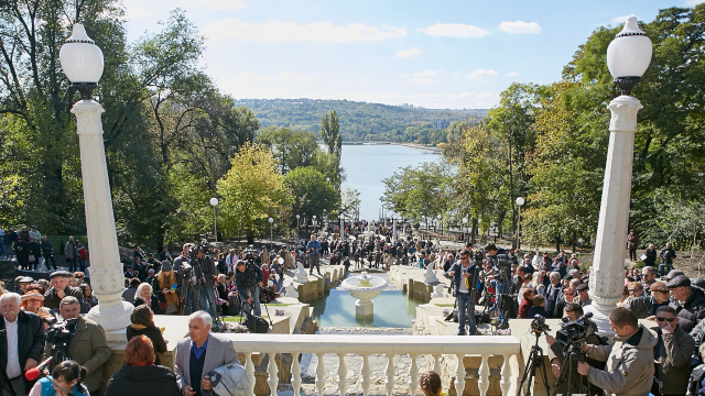 FOTO | Au fost inaugurate Scara Cascadelor și Rotonda din Parcul Valea Morilor