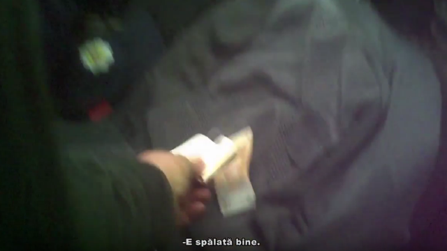 VIDEO | Secvențe cu polițiștii reținuți, în timp ce cer și obțin MITĂ de la șoferi