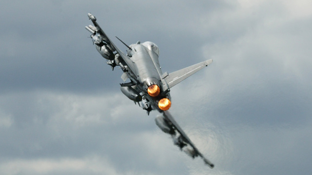 Marea Britanie va desfășura în România avioane Eurofighter Typhoon 