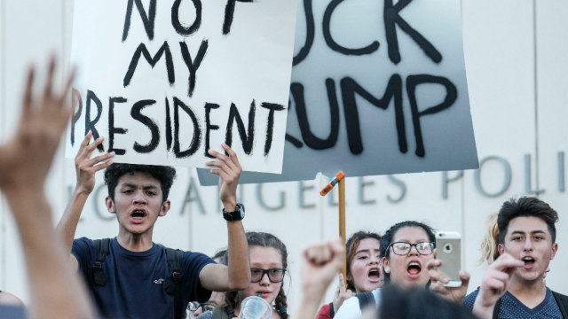 Victoria lui Trump provoacă numeroase proteste în SUA