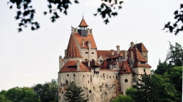 Un român și un canadian propun crearea Dracula Village