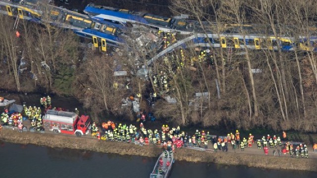 Coliziunea dintre 2 trenuri în sudul Germaniei, cauzată de neglijența controlorului de trafic feroviar