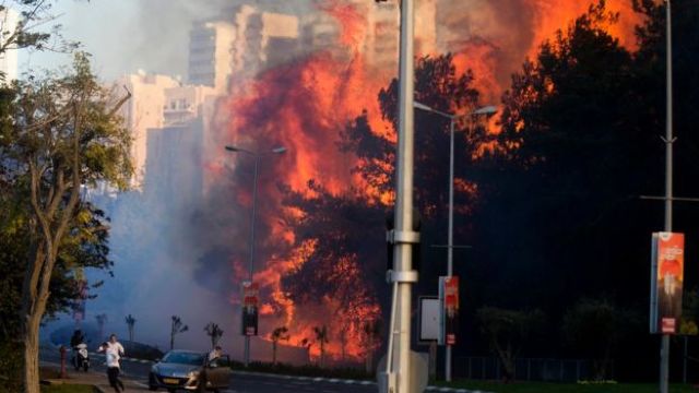 Zeci de mii de persoane evacuate în urma incendiilor din nordul Israelului