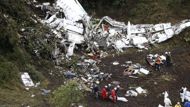 Căpitanul aeronavei care s-a prăbușit în Columbia a fost avertizat că nu are combustibil suficient
