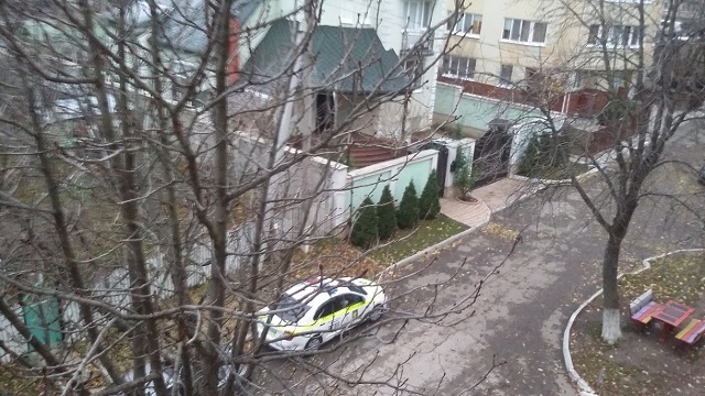 FOTO | Poliția la casa lui Igor Dodon
