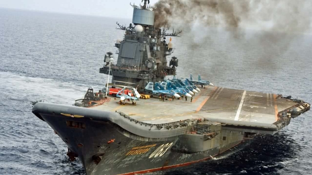 Portavionul „fumigenă” Admiral Kuznețov va fi retras din apele Siriei
