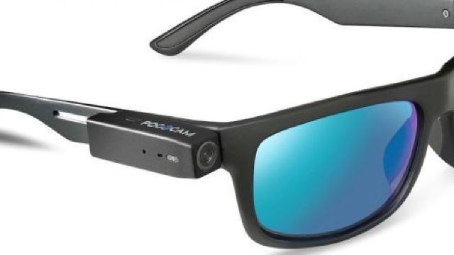 Camera de mici dimensiuni care se poate atașa la aproape orice pereche de ochelari
