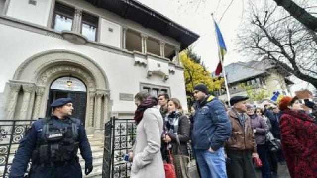 Alegeri 2016 | Au fost epuizate buletinele de vot de la secția amenajată la Ambasada din București