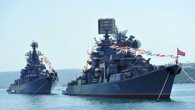 Mișcare neobișnuită a Flotei ruse în Marea Neagră: Submarine și nave de luptă, scoase pe mare. Baza de la Novorossiysk e aproape goală