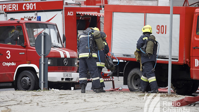 INCENDIU Chișinău | Pompierii au găsit oseminte care ar putea fi ale femeii dispărute