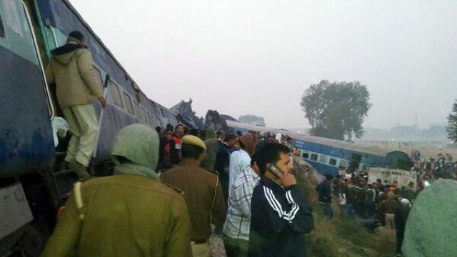 India | Un tren de pasageri a deraiat în nordul țării; peste 100 de persoane și-au pierdut viața