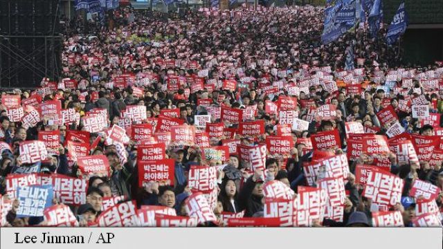 Sute de mii de protestatari sud-coreeni cer demisia președintelui