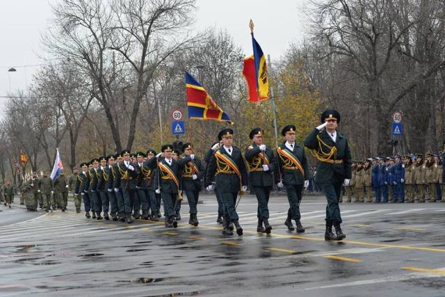 FOTO | Militarii Armatei Naționale au defilat la București de Ziua Națională a României