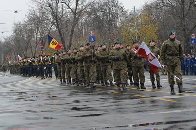 FOTO | Militarii Armatei Naționale au defilat la București de Ziua Națională a României