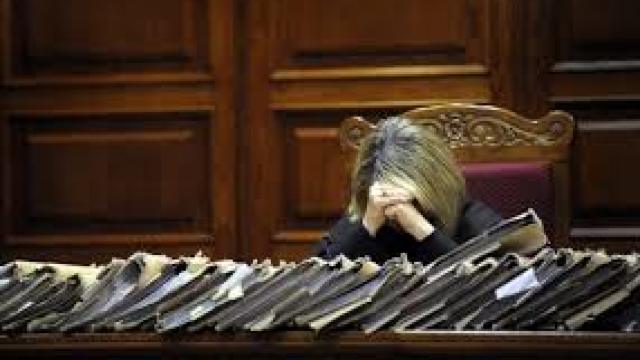 O judecătoare din Drochia, cercetată penal pentru escrocherie și fals în declarații
