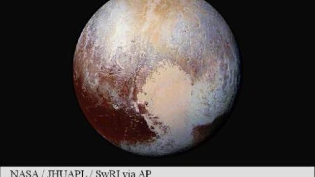 Greutatea stratului de gheață, responsabilă de depresiunea în formă de inimă de pe planeta Pluto