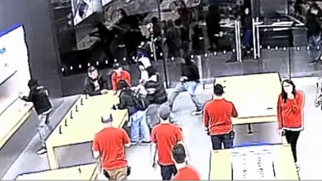 VIDEO | Magazin Apple jefuit în 12 secunde, de două ori